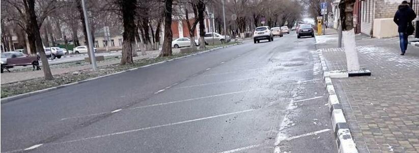 Платные парковки Новороссийска пустуют: автомобили «прячутся» в соседних дворах