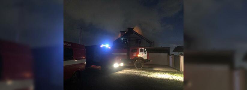 Ночью в Новороссийске в результате поджога сгорел двухэтажный дом