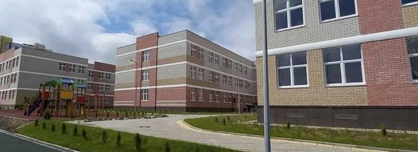 В 16 микрорайоне Новороссийска достроили самую большую школу города