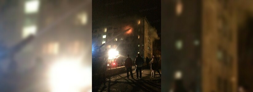 В Новороссийске случился крупный пожар в общежитии: очевидцы публикуют фото и видео с места ЧП