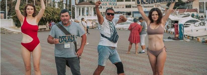 "Не ходи по городу в купальнике!": в Сочи активисты устроили акцию против раздетых туристов