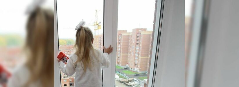 Еще одна маленькая девочка выпала из окна в Новороссийске