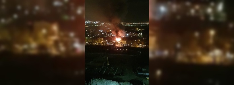 На Анапском шоссе вспыхнул жилой дом: жертвами пожара едва не стали два новороссийца