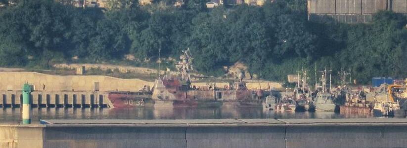 Украинский корабль "Донбасс" отбуксировали в порт Новороссийска: фото