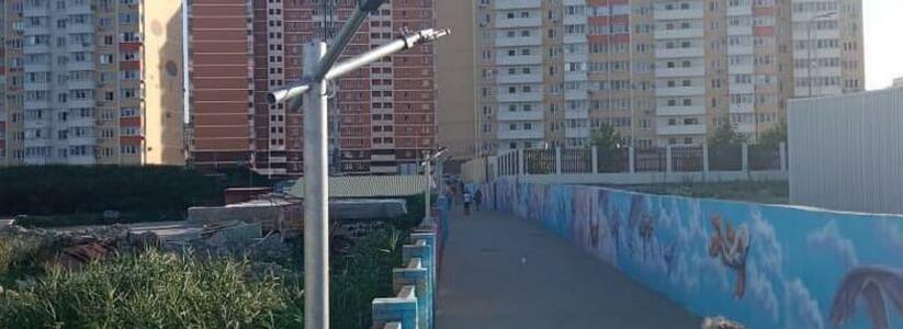 Оцинкованные фонари и долгожданный тротуар появились на улице Суворовской в Новороссийске