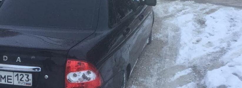 Спасатели Новороссийска вытащили из снежного плена два автомобиля