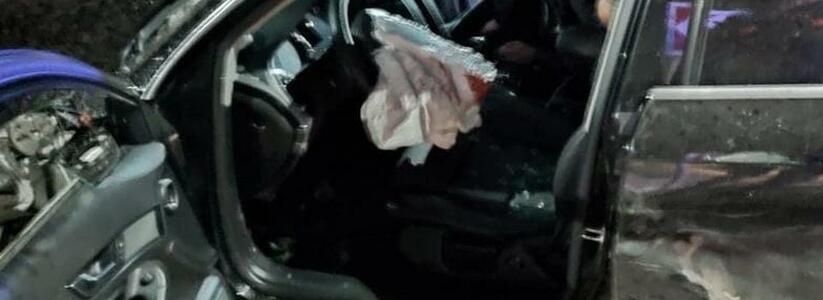 Ночные "покатушки" под Новороссийском закончились в больнице: пьяный водитель врезался в ограждение