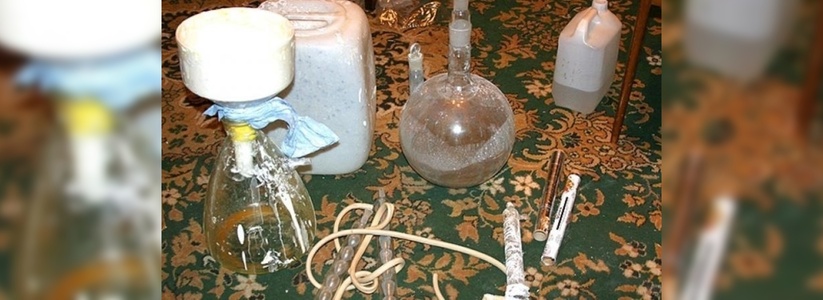 Двое жителей Новороссийска изготавливали в своей квартире синтетический наркотик
