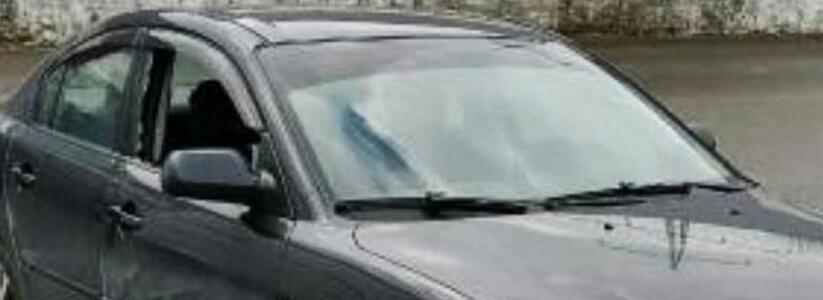 Флэшмоб или весеннее обострение: в Новороссийске неизвестные бьют стекла припаркованных машин