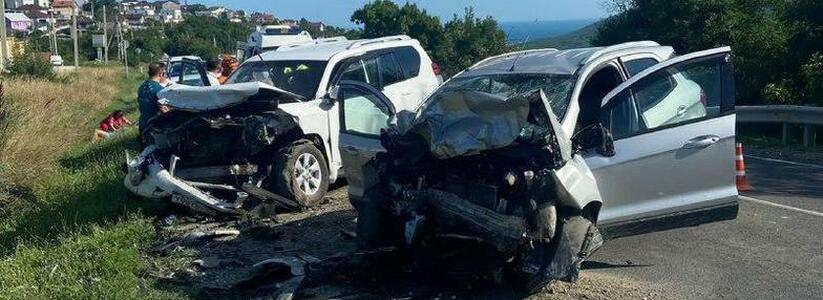 "Все живы": по дороге в Широкую Балку произошло серьезное ДТП