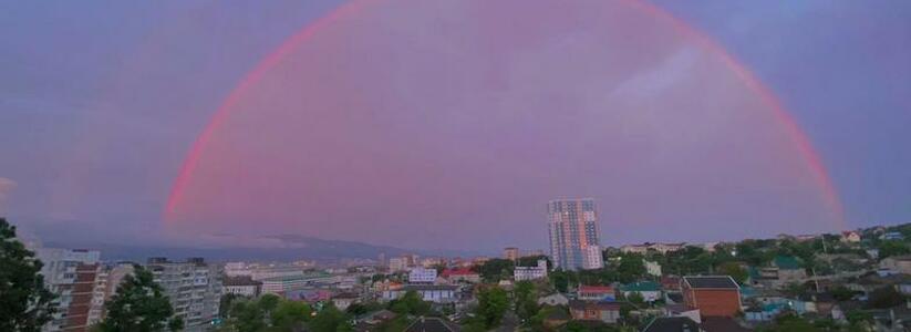 Огромная радуга зависла над Новороссийском: 10 красочных фото и видео