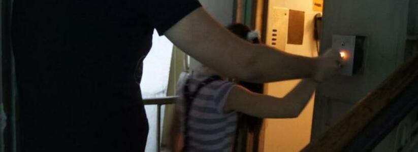 "У тебя колготки порвались": новороссийца осудили на 4 года за домогательства к подростку в лифте