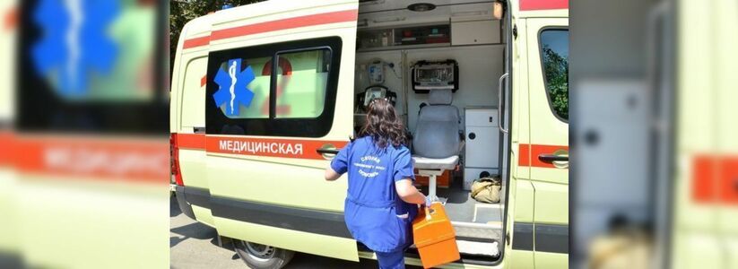 В Новороссийске двое нетрезвых парней ворвались в салон скорой помощи, повредили оборудование и вытащили пациентку