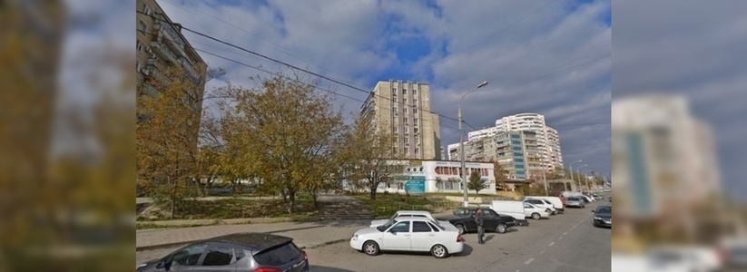 Разноцветная плитка, скамейки и качели: в Новороссийске обустроят сквер за 2, 3 млн рублей