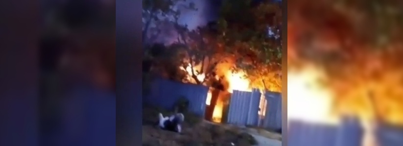«За 5 минут сгорел весь дом!»: названа предварительная причина пожара в Новороссийске, в котором пострадал мужчина