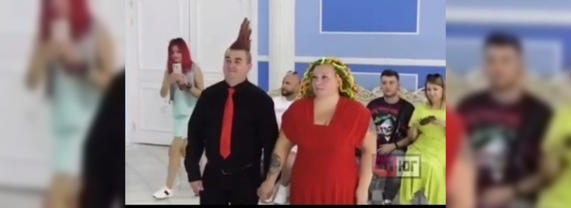 Видео очередной экстравагантной свадьбы в новороссийском ЗАГСе стало хитом Интернета