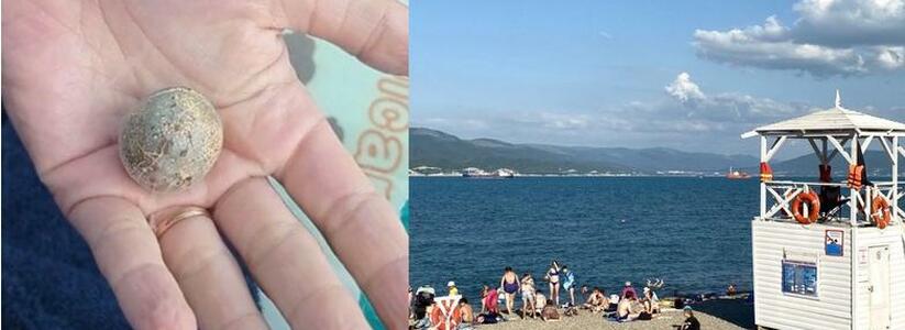 В Новороссийске в море на пляже "Кристалл" нашли предмет, который взорвался при контакте с воздухом