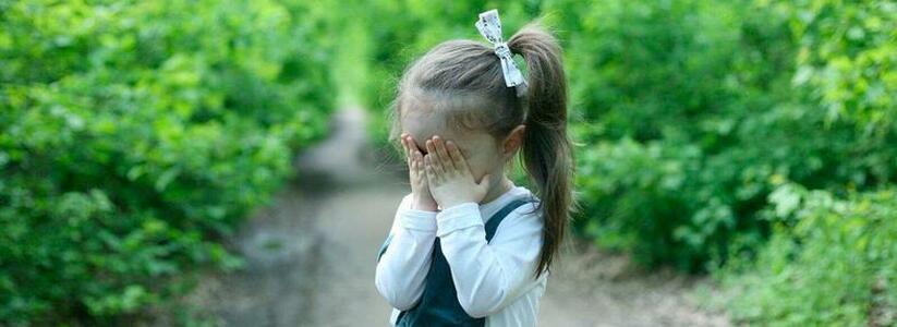 3-летня девочка в Новороссийске бегала у оживленной трассы в поисках мамы