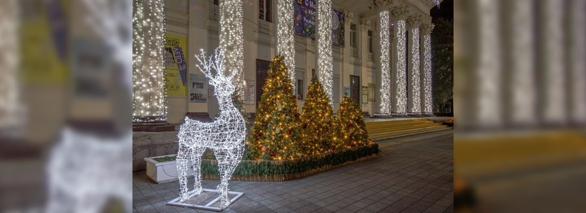 «Как красиво в этом году украсили город!» Новороссийцы делают волшебные снимки на фоне новогодних украшений