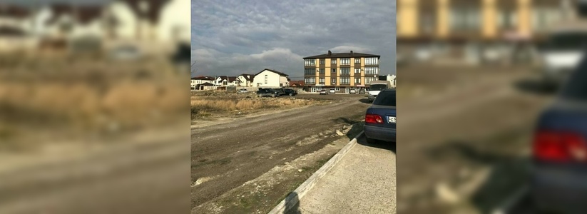 «Может это массовая галлюцинация!?»: жители одной из улиц Новороссийска не получили цемент для бетонирования дороги методом «народной стройки»
