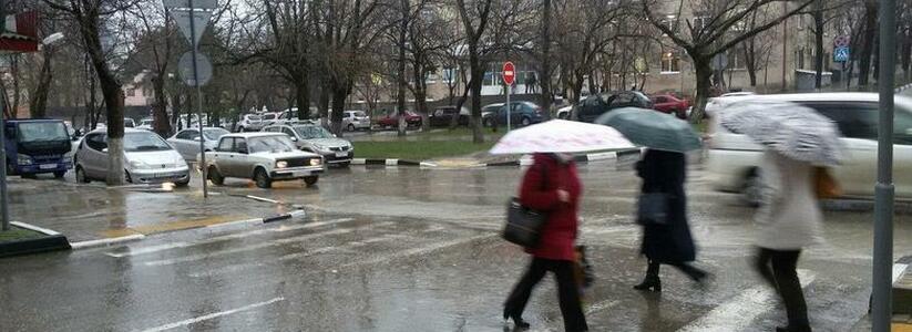 На выходных в Новороссийске за час выпала месячная норма осадков: центр города ушел под воду