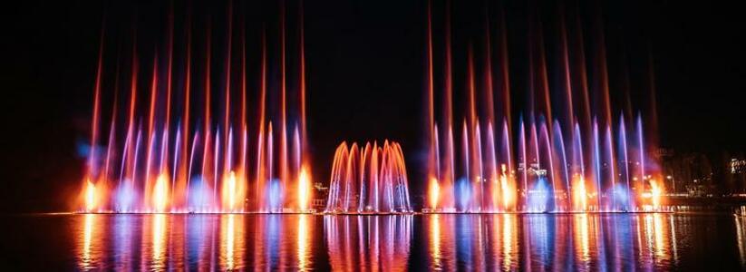Шоу фонтанов на озере Абрау возвращается: актуальное расписание на летний сезон