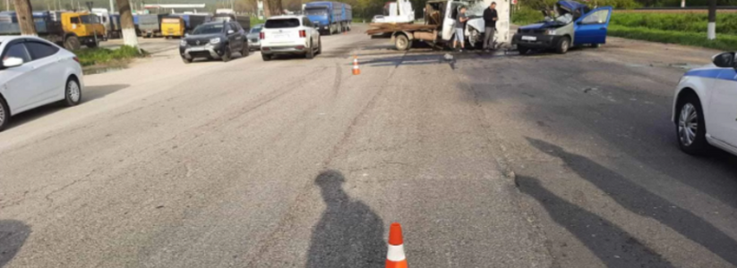 В страшном ДТП на разбитой трассе Краснодар-Верхнебаканский погиб 42-летний мужчина