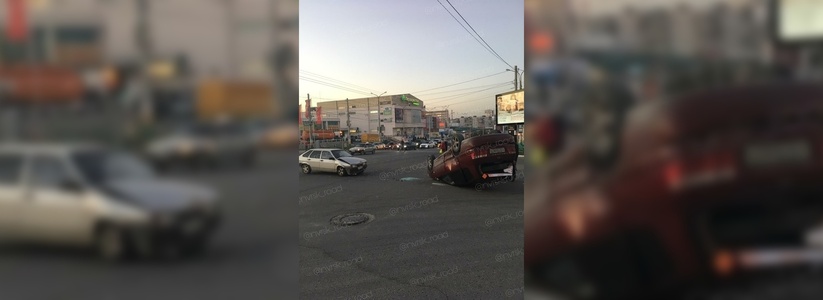 В Новороссийске с промежутком в несколько часов произошло 2 ДТП, в результате которых перевернулись автомобили
