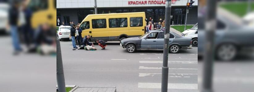 В Новороссийске сбили пожилую женщину, пытавшуюся перебежать дорогу на красный свет