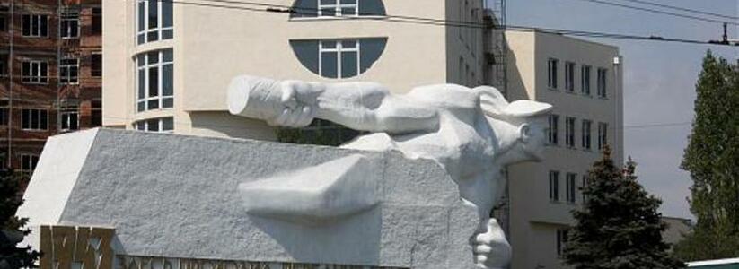 Новороссийскому памятнику “Матрос с гранатой” исполняется 50 лет