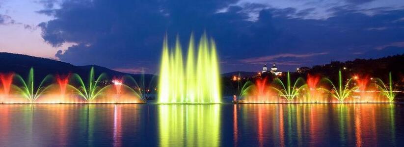 В Новороссийске включают городские фонтаны