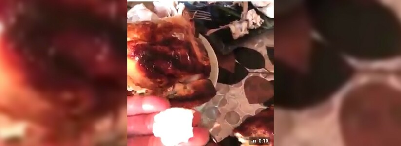 <p>  </p><p>Горожанка выложила видеоролик «курицы с сюрпризом» в социальные сети.</p>