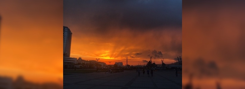 "Грандиозный закат!": вчера вечером жители Новороссийска любовались потрясающим закатом
