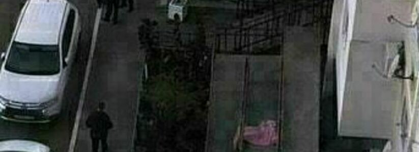 В Новороссийске под окнами 16-этажки найдено тело 40-летней женщины