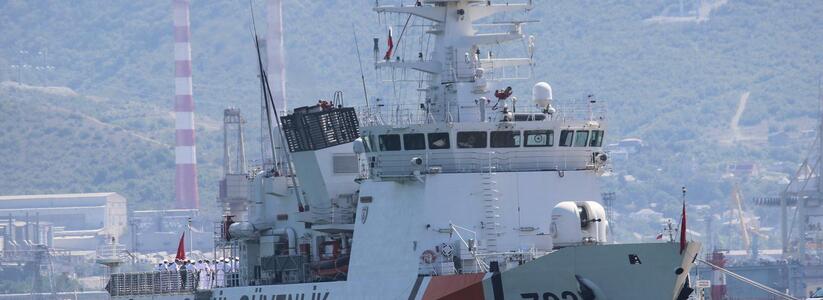 Корабль береговой охраны из Турции вошел в порт Новороссийск