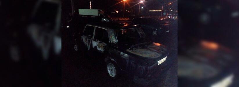 Еще одна сгоревшая машина: «Жигули» подожгли на проспекте Ленина