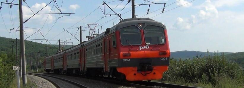 Это связано с введением поезда «Адлер — Новороссийск — Санкт-Петербург»