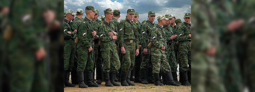 «Не соизволите выйти на плац, сударь?»: российских военных планируют обучить этикету