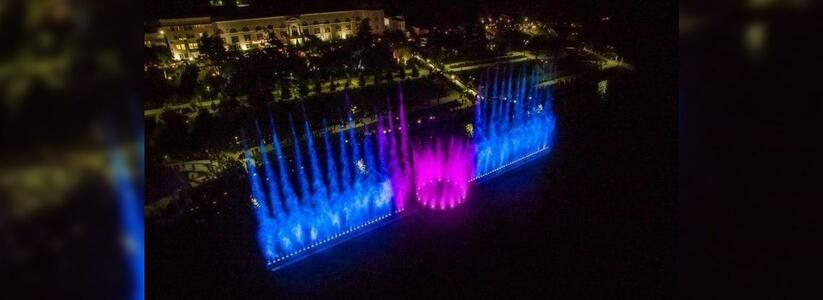 Открытие фонтана в Абрау-Дюрсо запомнилось лазерным шоу и двухчасовой пробкой