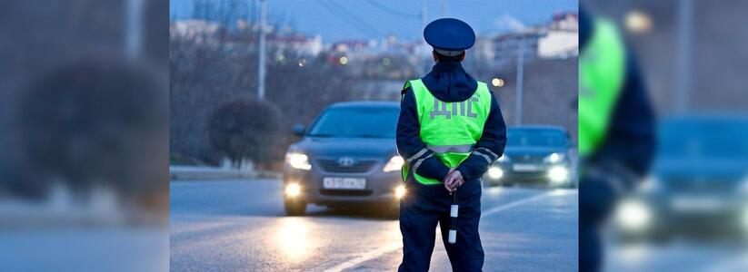 Дерзкий водитель: в Новороссийске инспектора ДПС протащили на двери авто более 50 метров