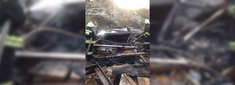 В Новороссийске произошел пожар: вагончики сгорели дотла