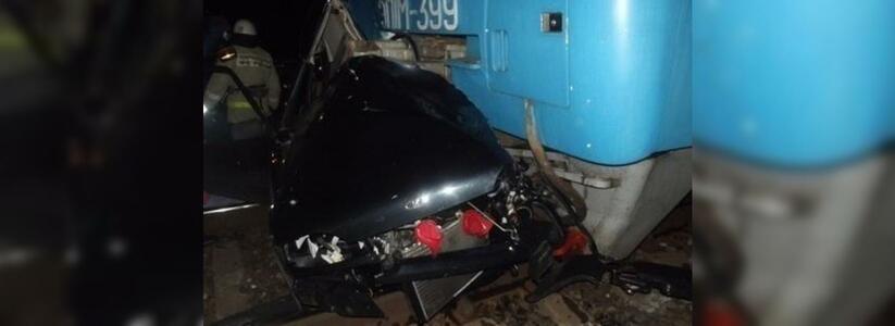 ДТП со смертельным исходом: на Кубани поезд подмял под себя легковушку