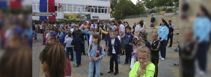 В гимназии № 4 Новороссийска эвакуировали учеников