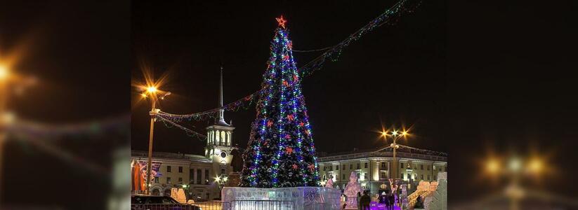 Как выглядят новогодние елки в разных городах Кубани?