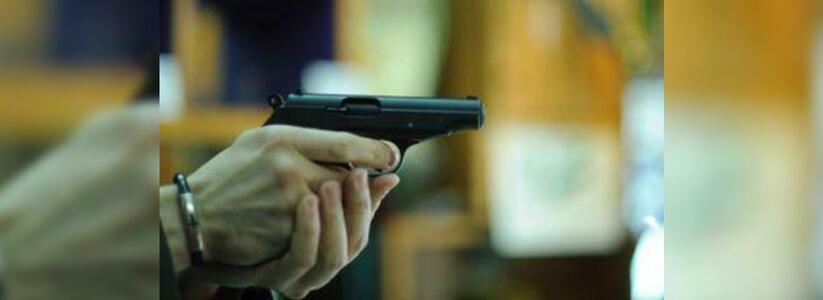 В Новороссийске мужчина угрожал убить должников сигнальным пистолетом