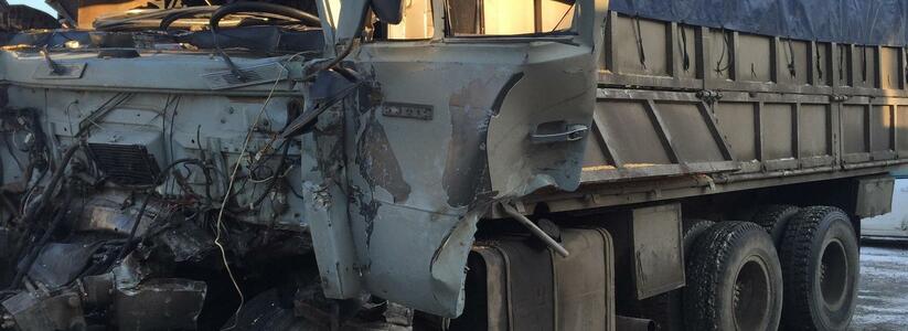 Интернациональное ДТП: в Новороссийске мадагаскарец за рулем «КамАЗа» врезался в поезд