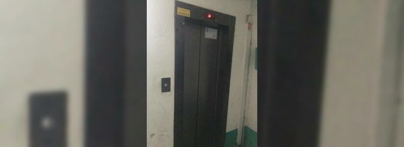В Новороссийске с четвертого этажа сорвался лифт: в нем находился человек