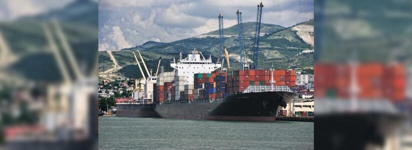 В новороссийском порту из 25-тонного контейнера вылились жирные кислоты