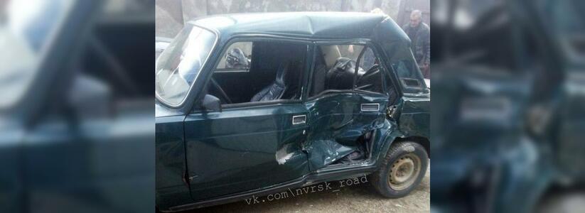 В Новороссийске напротив станции "скорой" произошло ДТП: водитель головой разбил стекло своего автомобиля