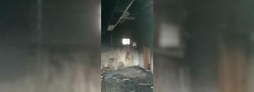 В Новороссийске подпалили здание, где происходили странные вещи:на месте пожара нашли головы козлят и таинственные знаки